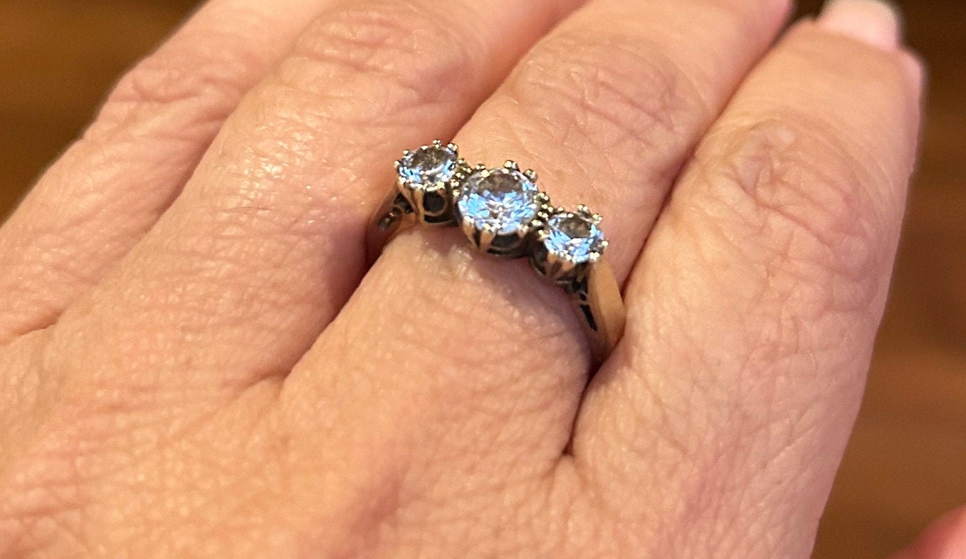 Vintage Cubic Zirconia Trilogy Ring 9k Gold. Fully Hallmarked.