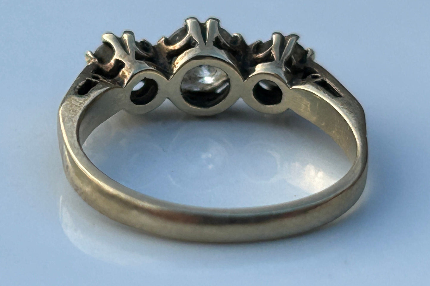 Vintage Cubic Zirconia Trilogy Ring 9k Gold. Fully Hallmarked.